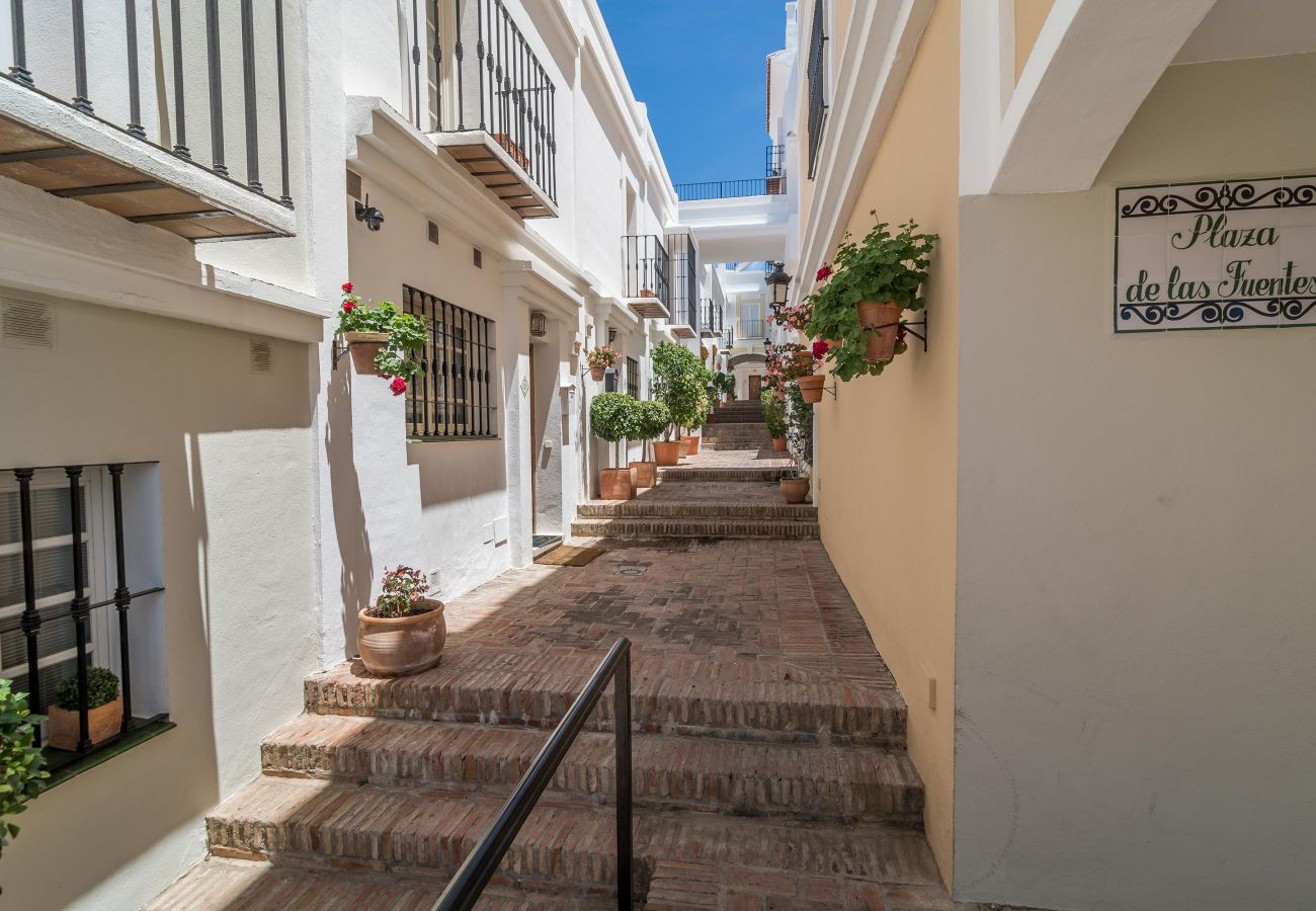 Apartamento en Nueva andalucia - AP128- Long stay, October to May, Aloha Pueblo