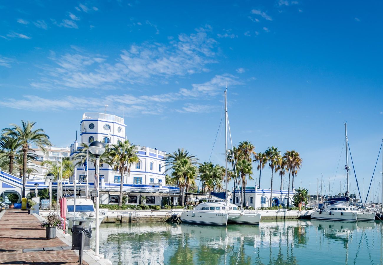 Apartamento en Casares - LAP- 3 bed apartment on the beach. Families only