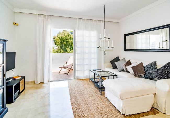 Apartamento en Nueva andalucia - AP165 - Aloha Pueblo, Marbella by roomservices