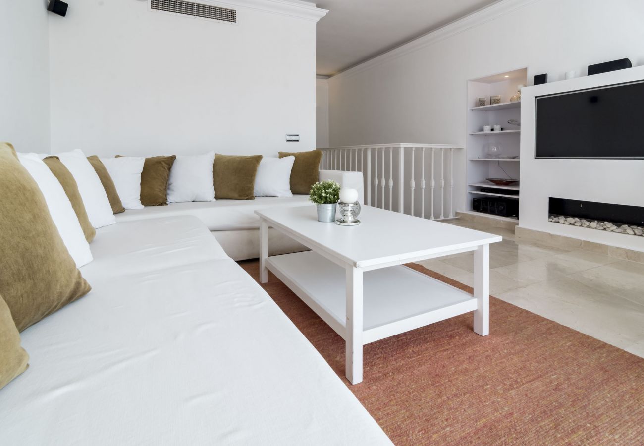 Apartamento en Nueva andalucia - AP169- Comfortable 2 bed apartment in Aloha Pueblo