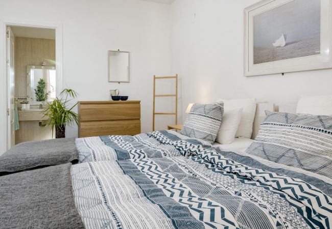 Apartamento en Nueva andalucia - LCR4- Large 3 bed apt close to beach, port