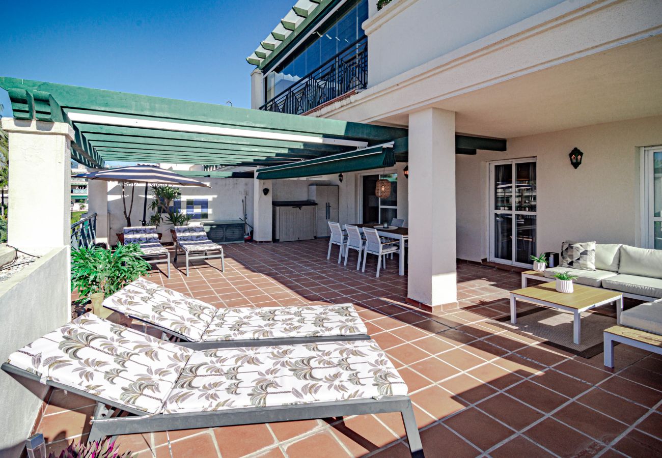 Apartamento en Nueva andalucia - LCR4 - Large 3-Bedroom Apartment Near Beach