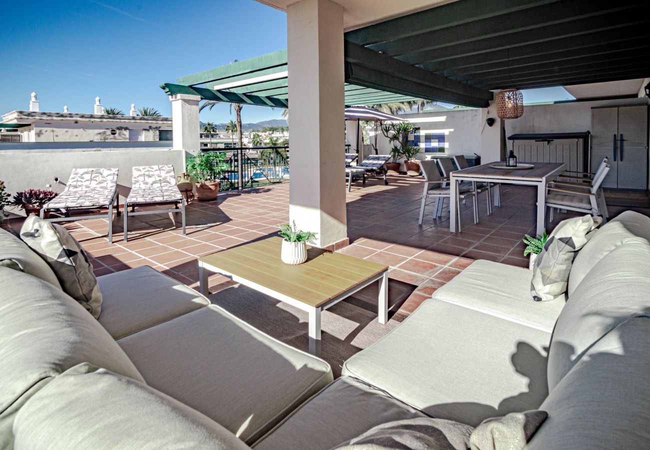 Apartamento en Nueva andalucia - LCR4 - Large 3-Bedroom Apartment Near Beach