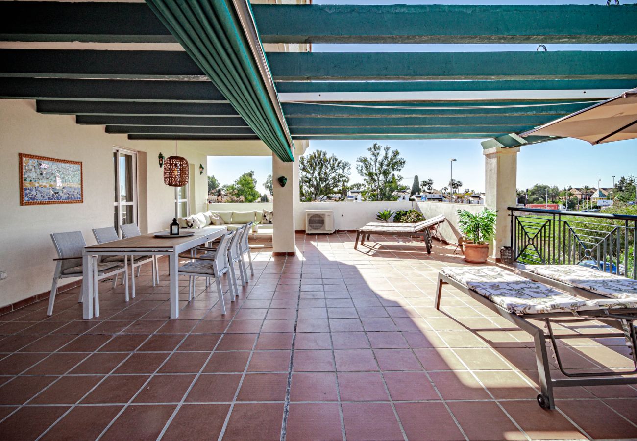 Apartamento en Nueva andalucia - LCR4 - Large 3-Bedroom Apartment Near Beach