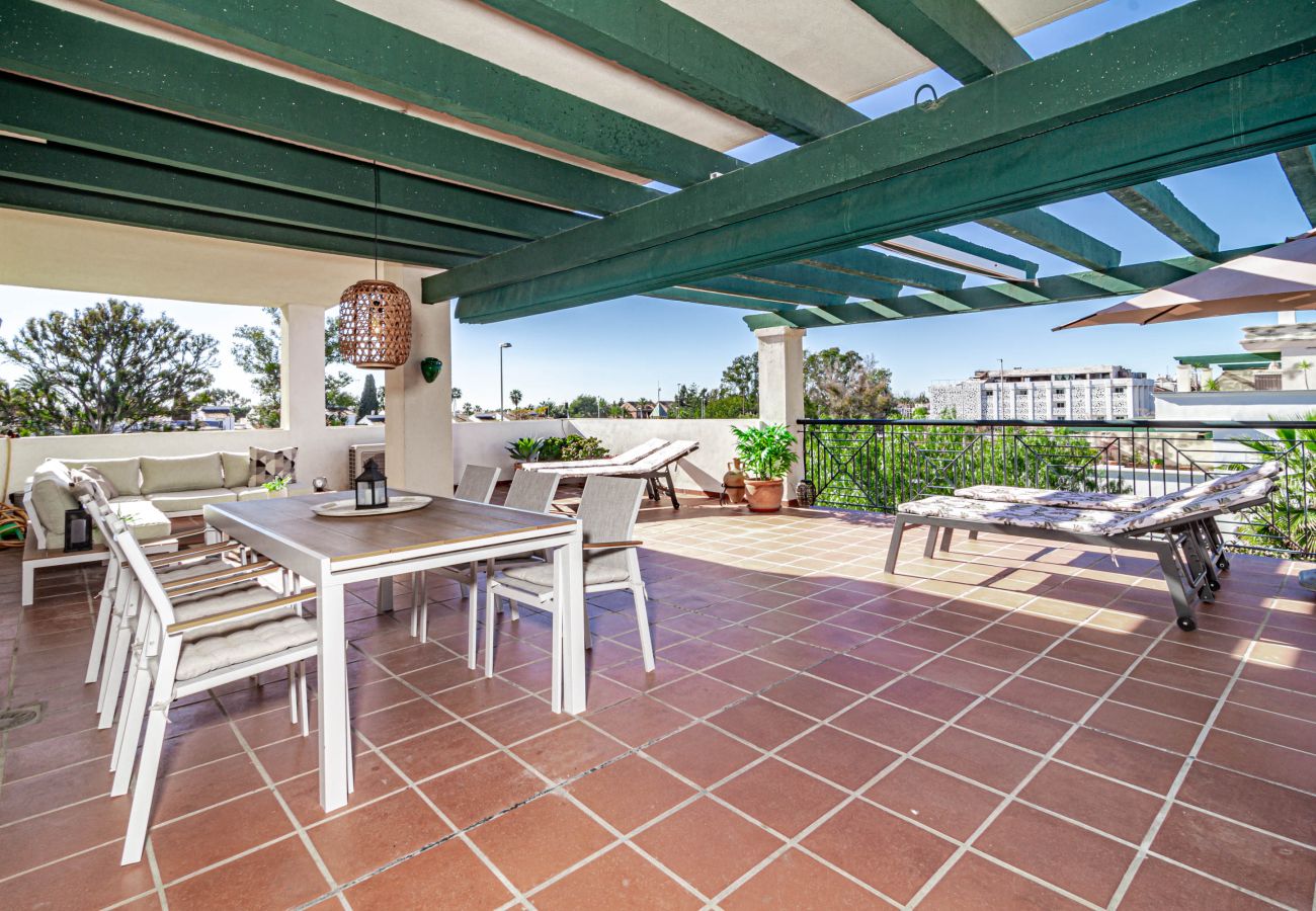 Apartamento en Nueva andalucia - LCR4 - Large 3-Bedroom Apartment Near Beach