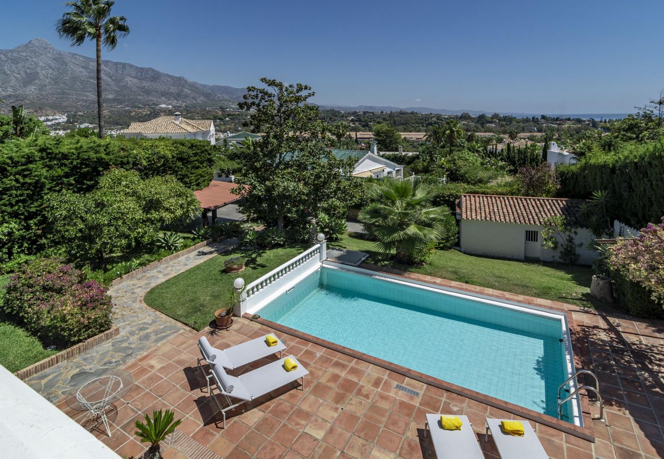 Villa en Nueva andalucia - FJ- Finca with private pool Families only