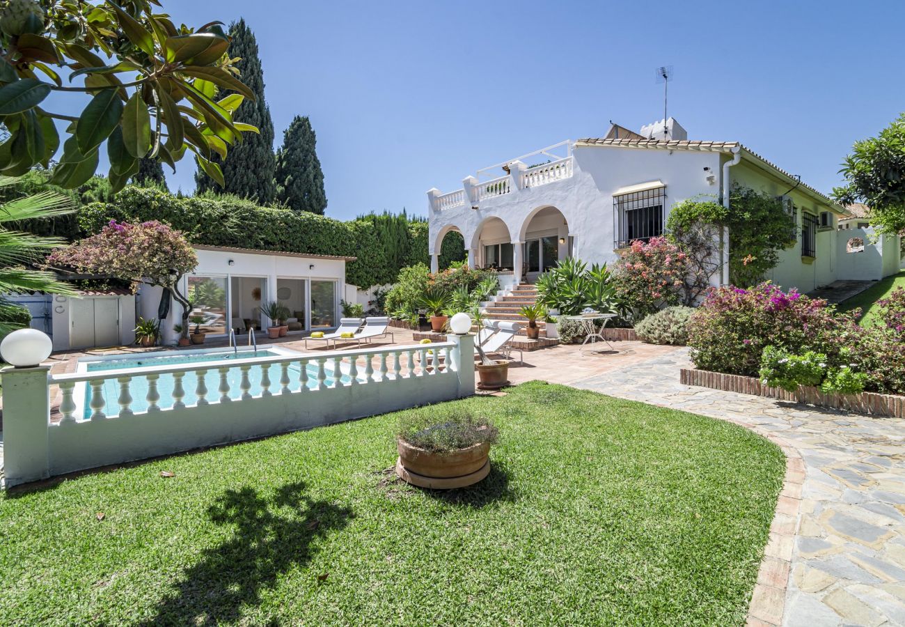 Villa en Nueva andalucia - FJ- Finca with private pool Families only