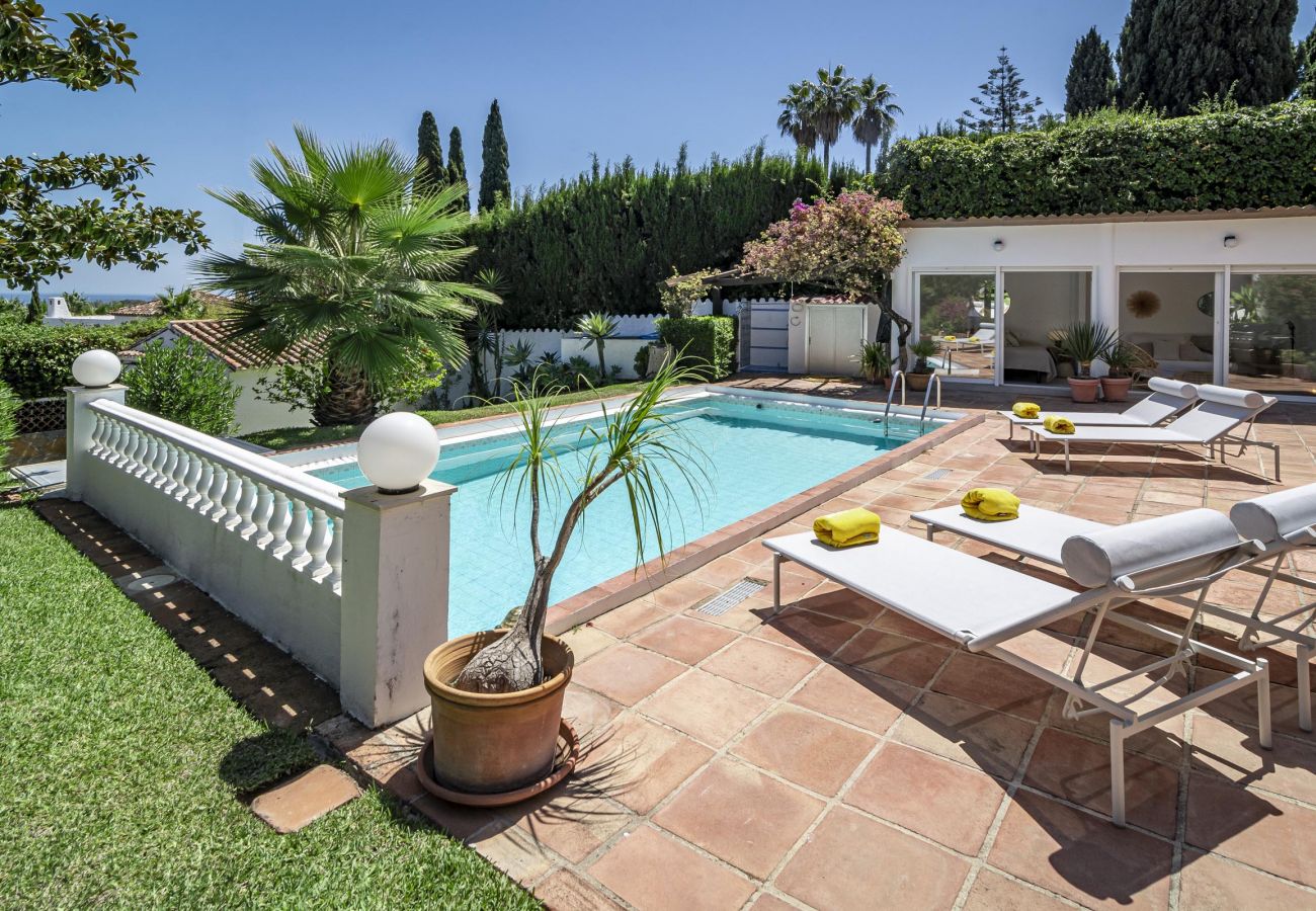 Villa en Nueva andalucia - FJ- Finca with private pool Families only