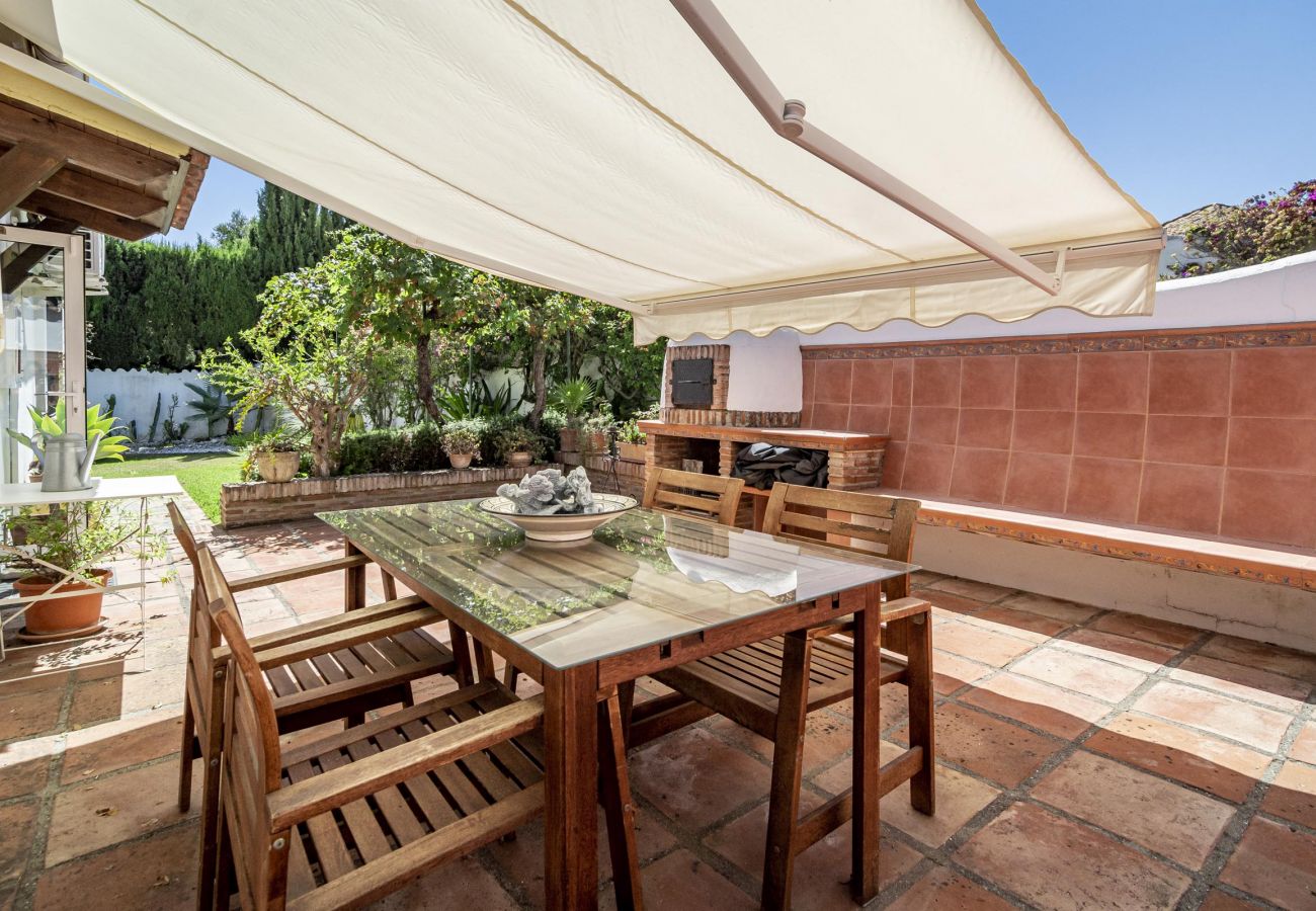 Villa en Nueva andalucia - FJ- Finca with private pool Families only