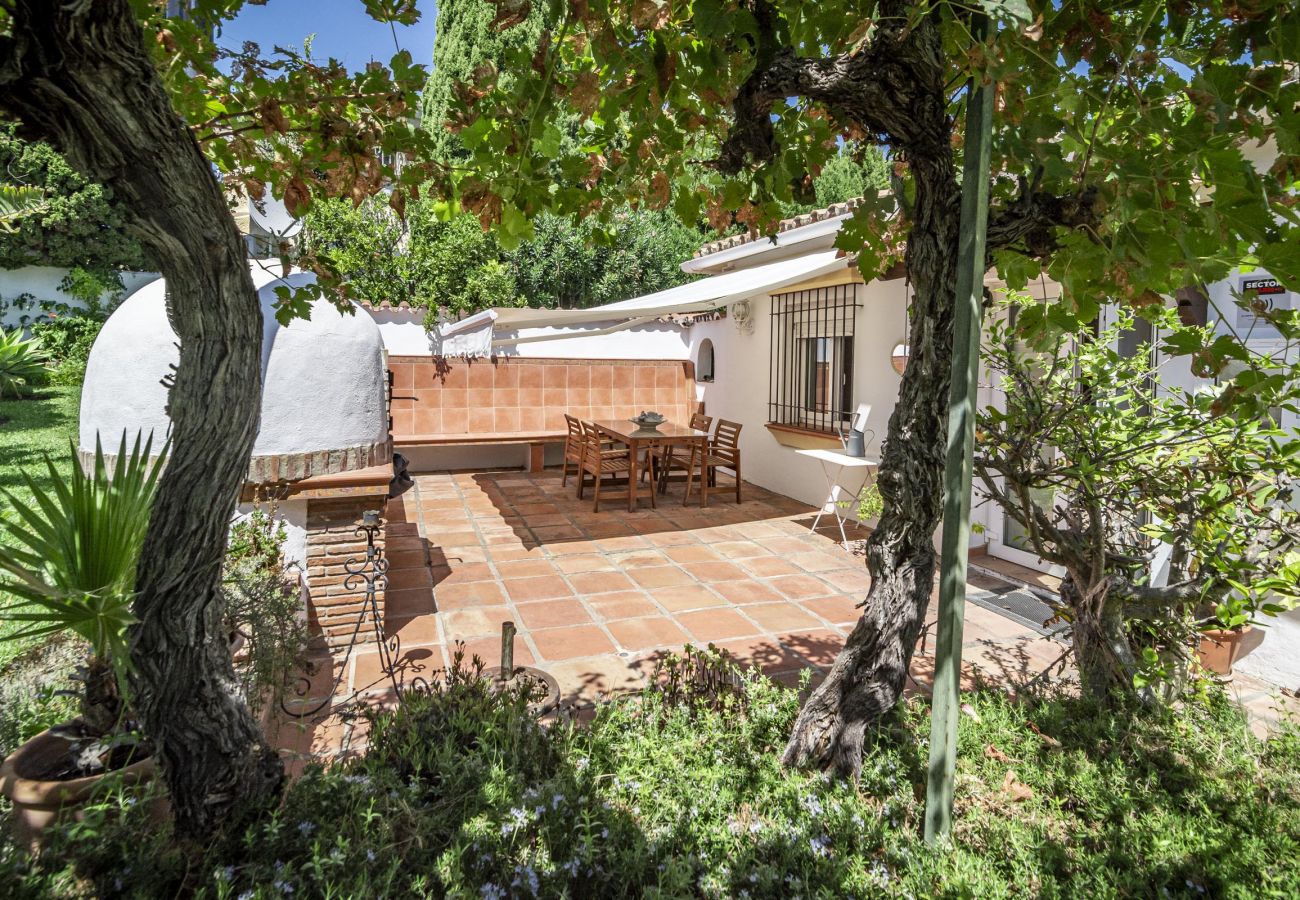 Villa en Nueva andalucia - FJ- Finca with private pool Families only