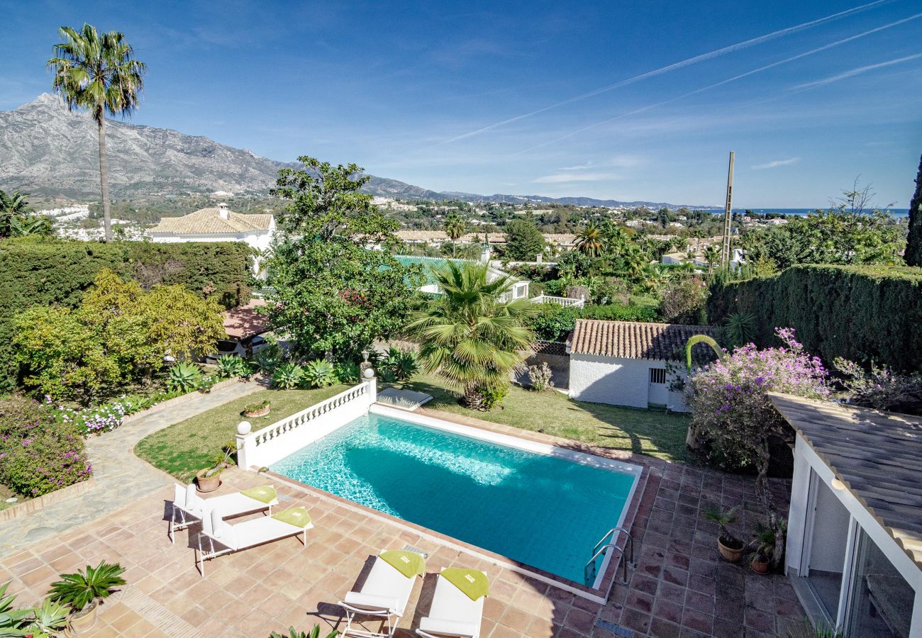 Villa en Nueva andalucia - FJ- Finca with private pool Families only