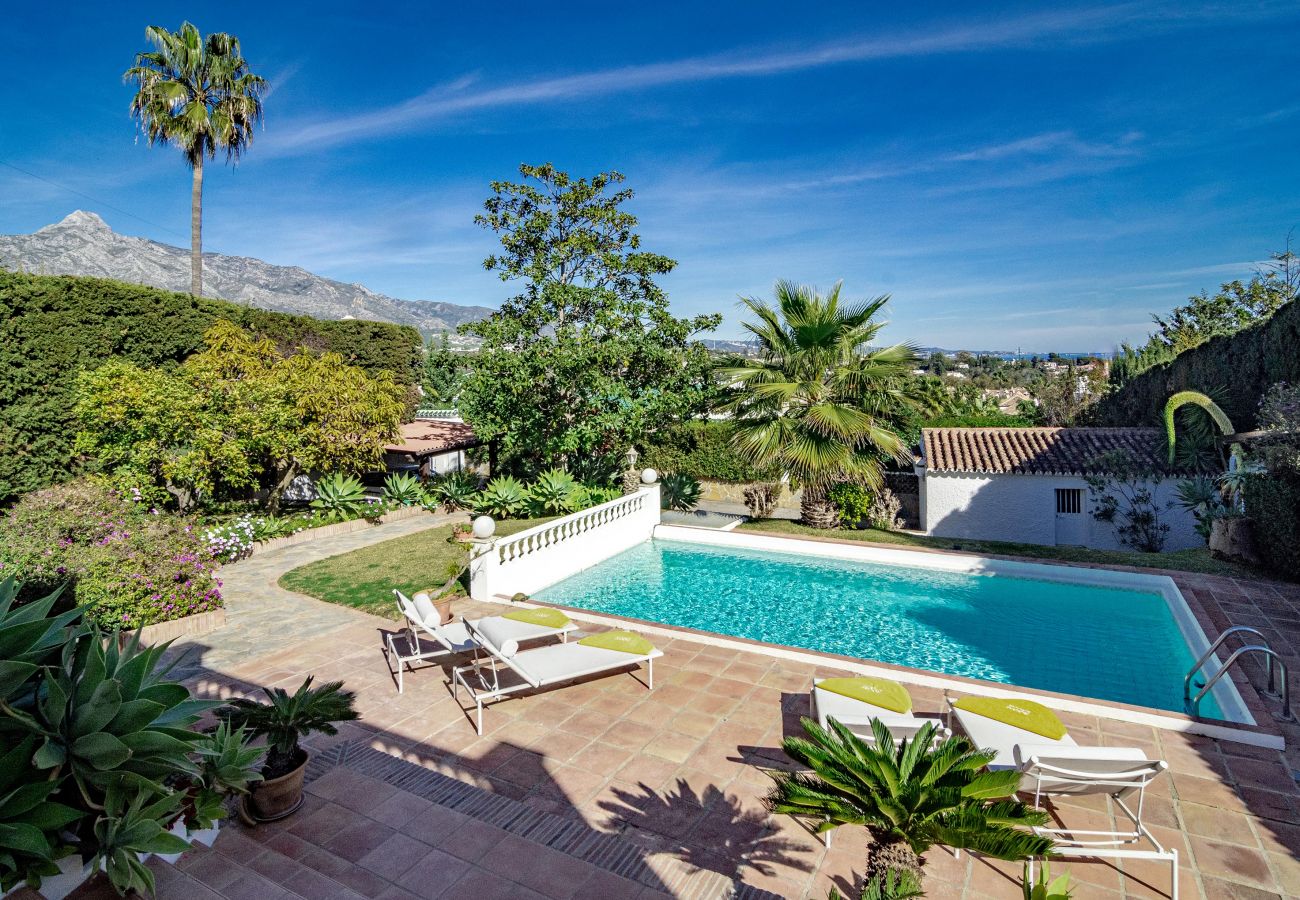 Villa en Nueva andalucia - FJ- Finca with private pool Families only