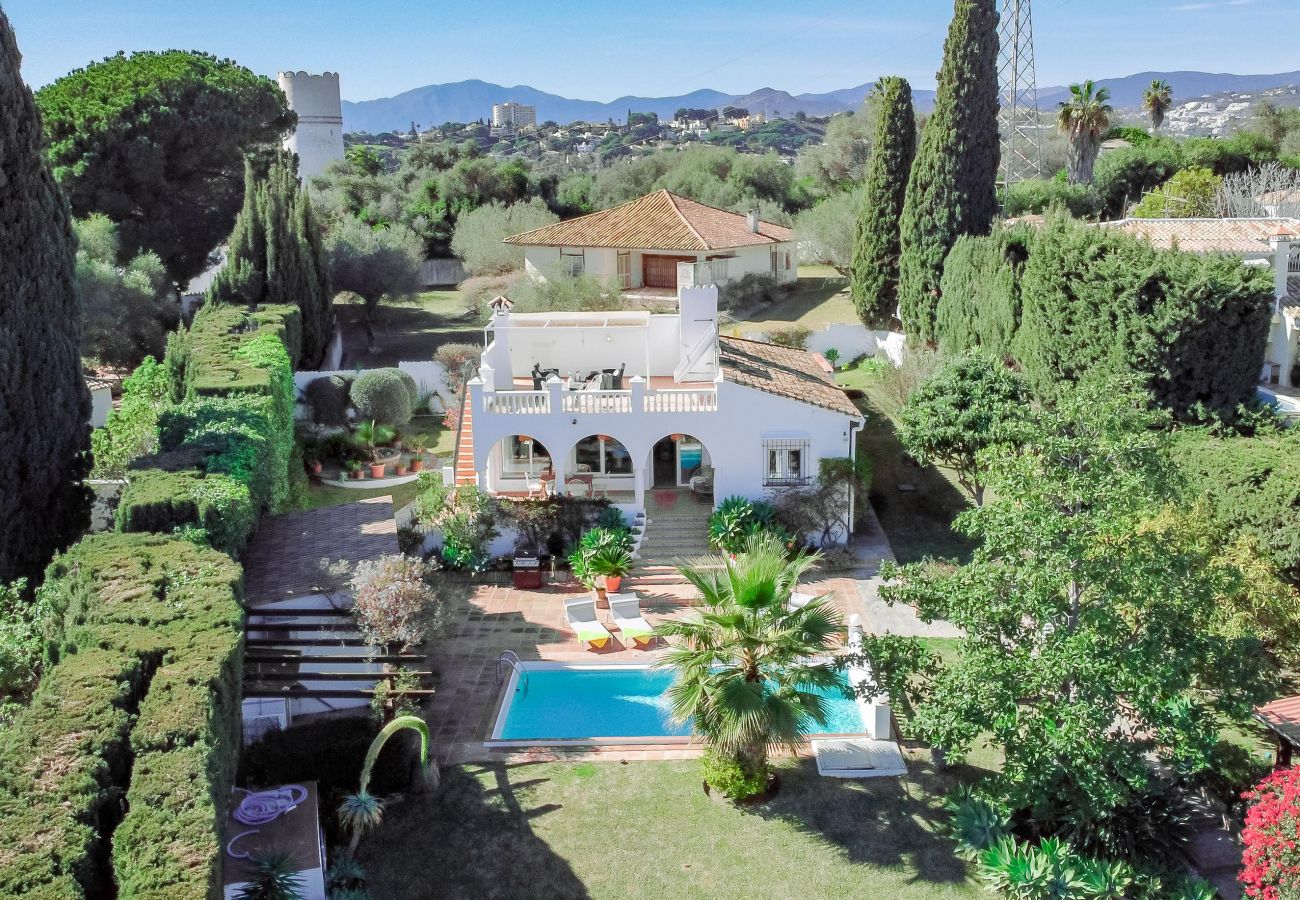 Villa en Nueva andalucia - FJ- Finca with private pool Families only