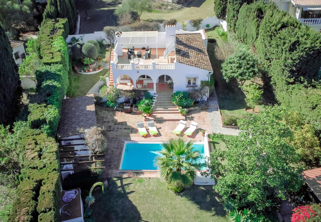 Villa en Nueva andalucia - FJ- Finca with private pool Families only