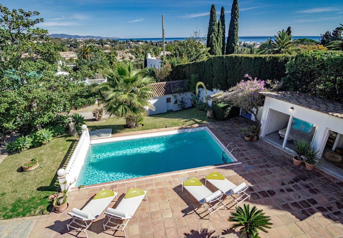 Villa en Nueva andalucia - FJ- Finca with private pool Families only