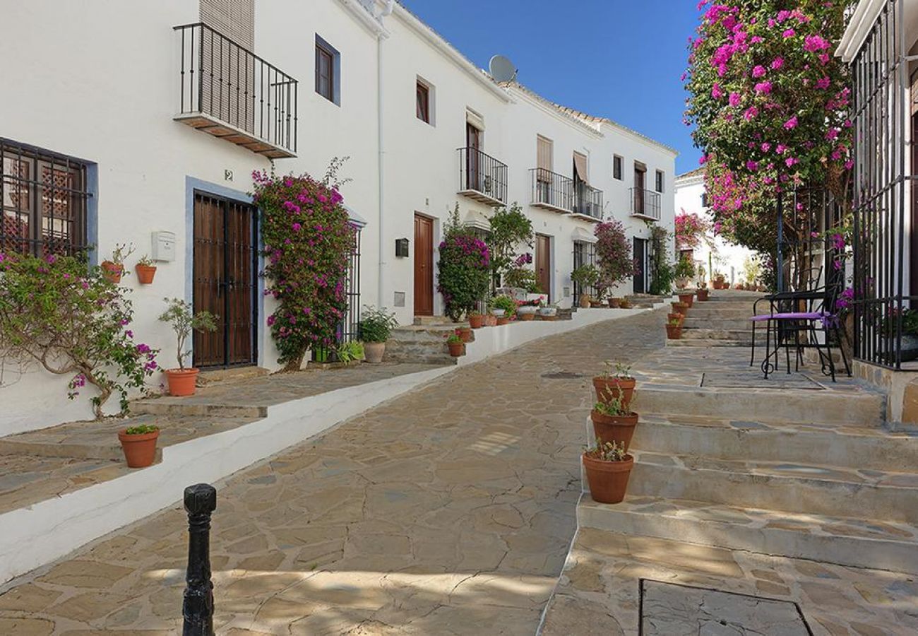 Casa adosada en Marbella - EN- Cozy Andalusian style townhouse  in Marbella