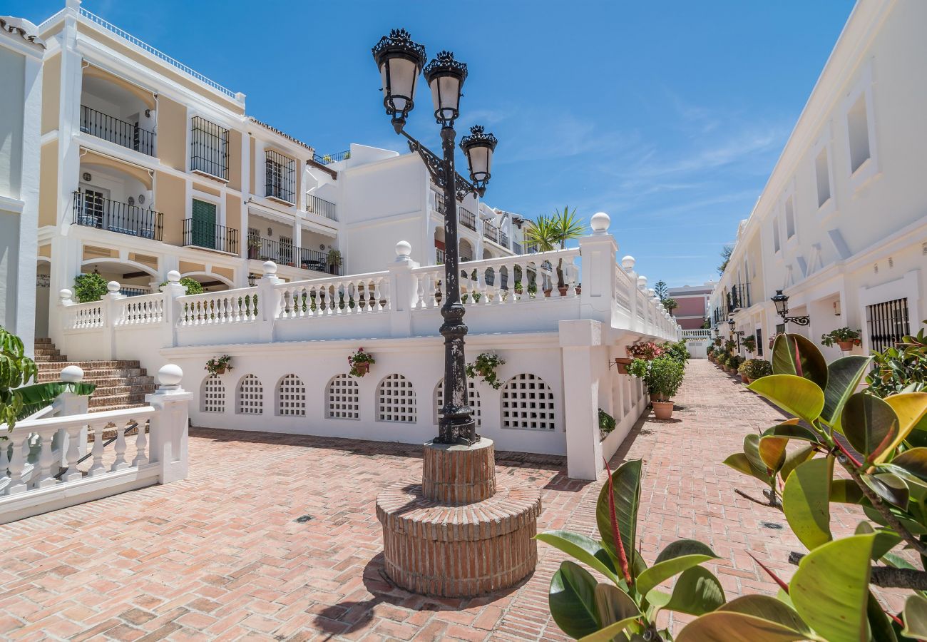 Casa adosada en Nueva andalucia - AP128- Big townhouse - sunny side of Aloha Pueblo