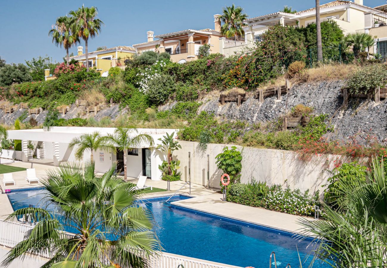 Apartamento en Nueva andalucia - AZM- Spacious penthouse, plunge pool, sea view