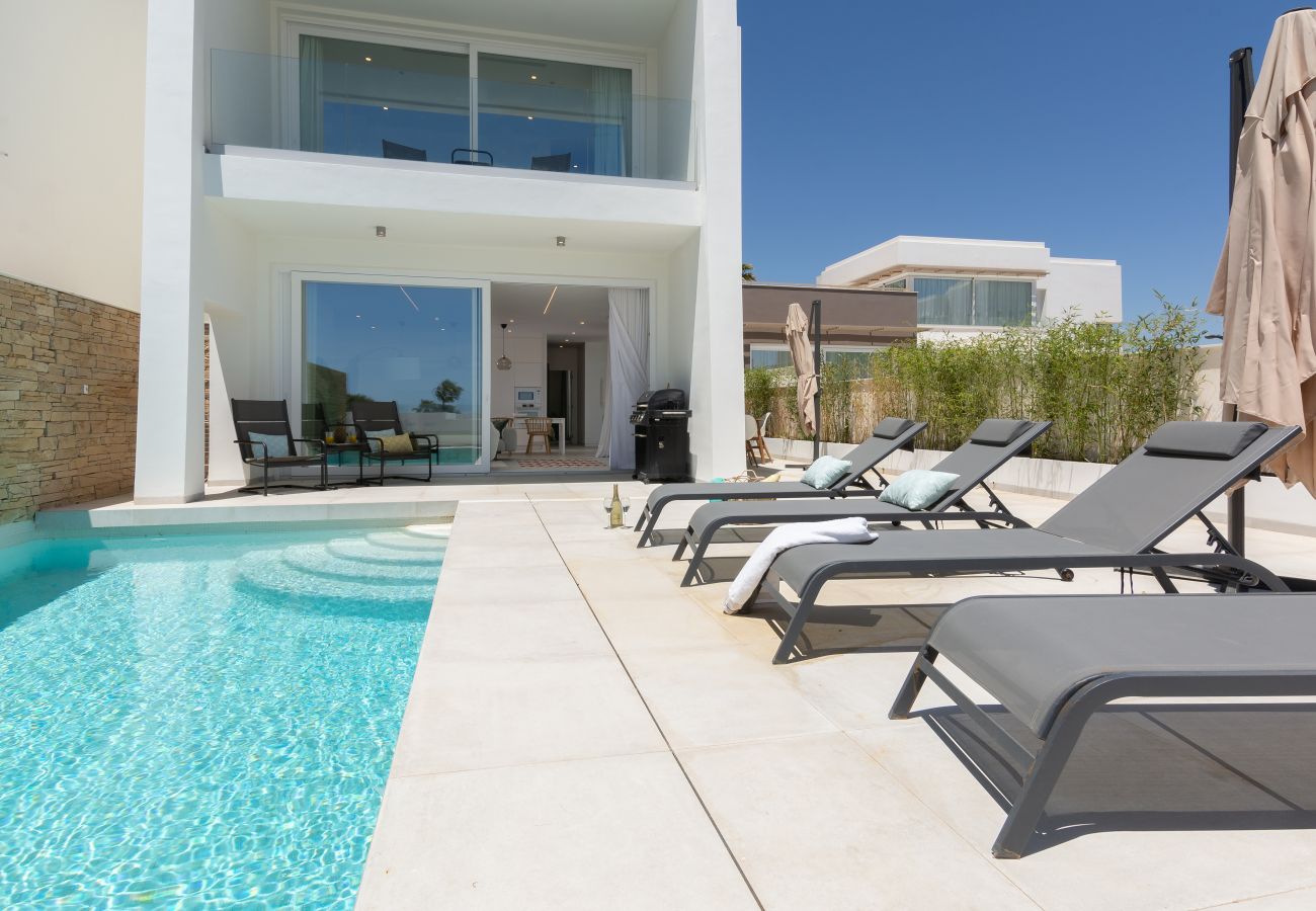 Villa en Mijas Costa - Modern Villa with Private Pool & Rooftop Terrace