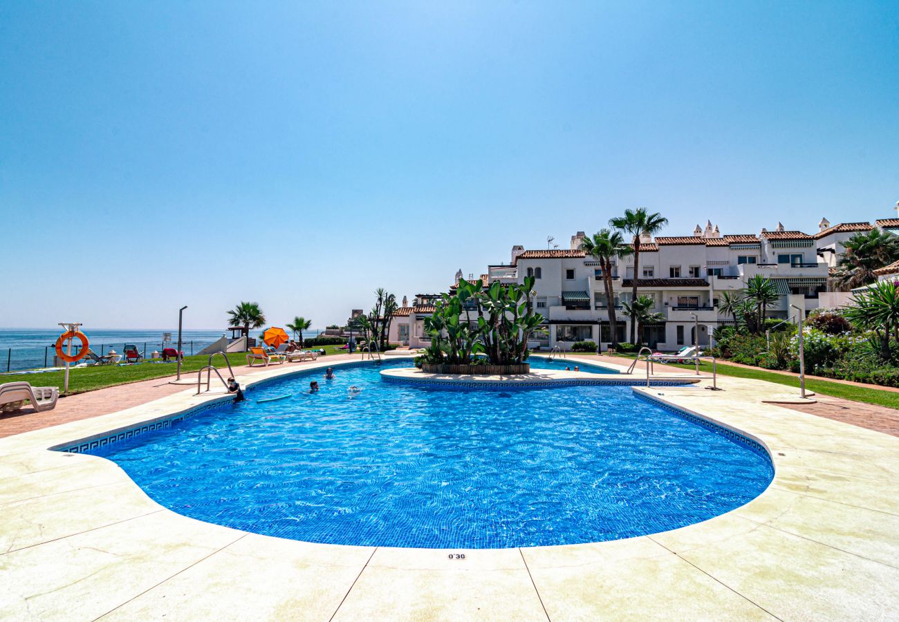 Apartamento en Mijas Costa - PL- Beachfront seaview aptm – Playa de la Lucera