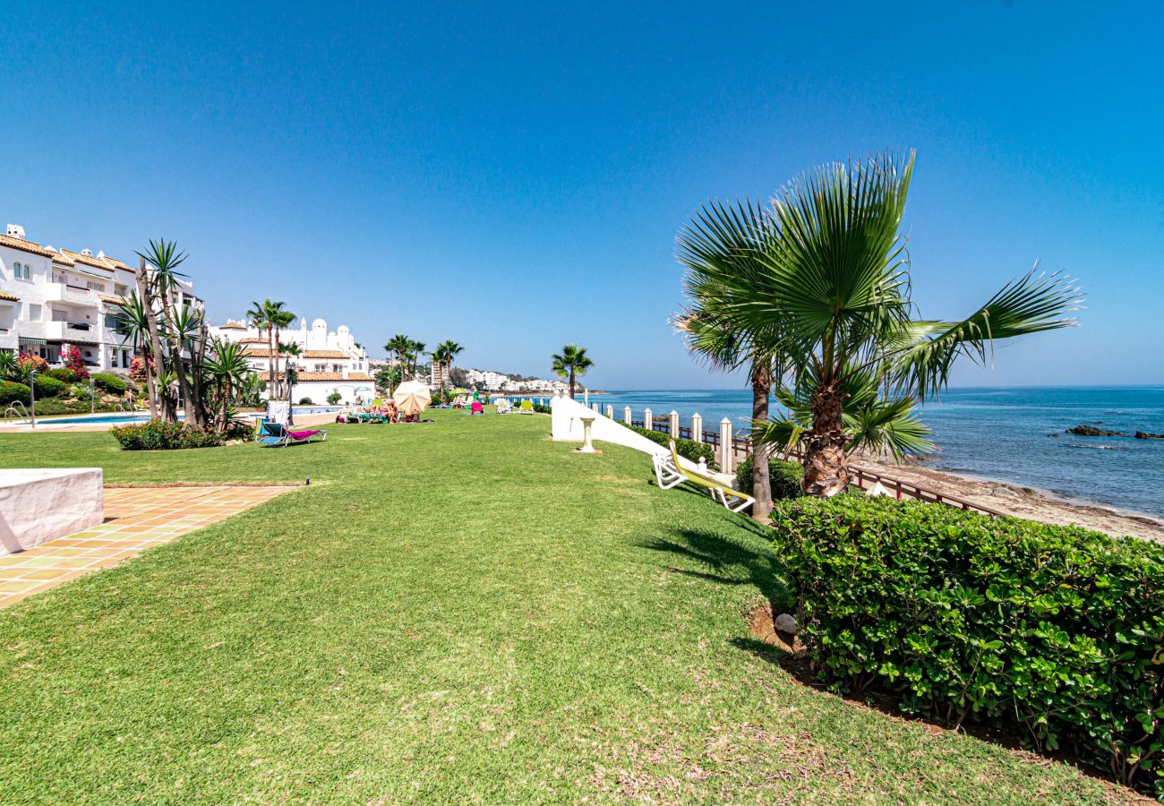 Apartamento en Mijas Costa - PL- Beachfront seaview aptm – Playa de la Lucera