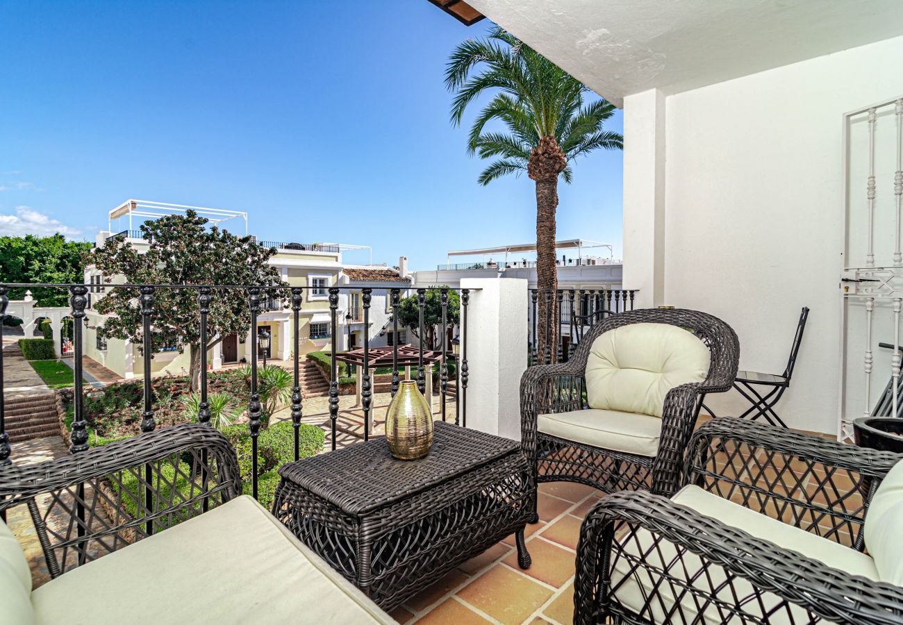 Casa adosada en Nueva andalucia - AP103- Aloha Pueblo Marbella by Roomservices