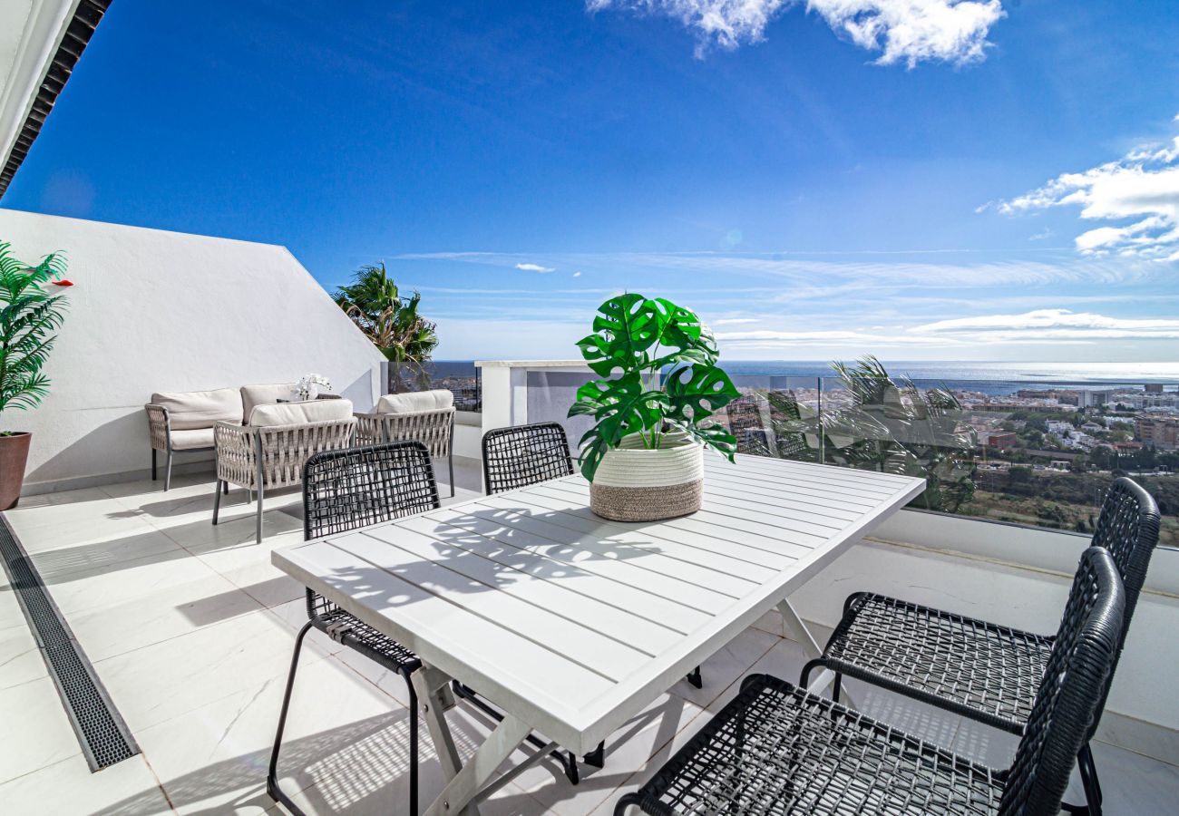 Apartamento en Estepona - LAE21.2D - Penthouse w/ Roof Terrace and Seaviews