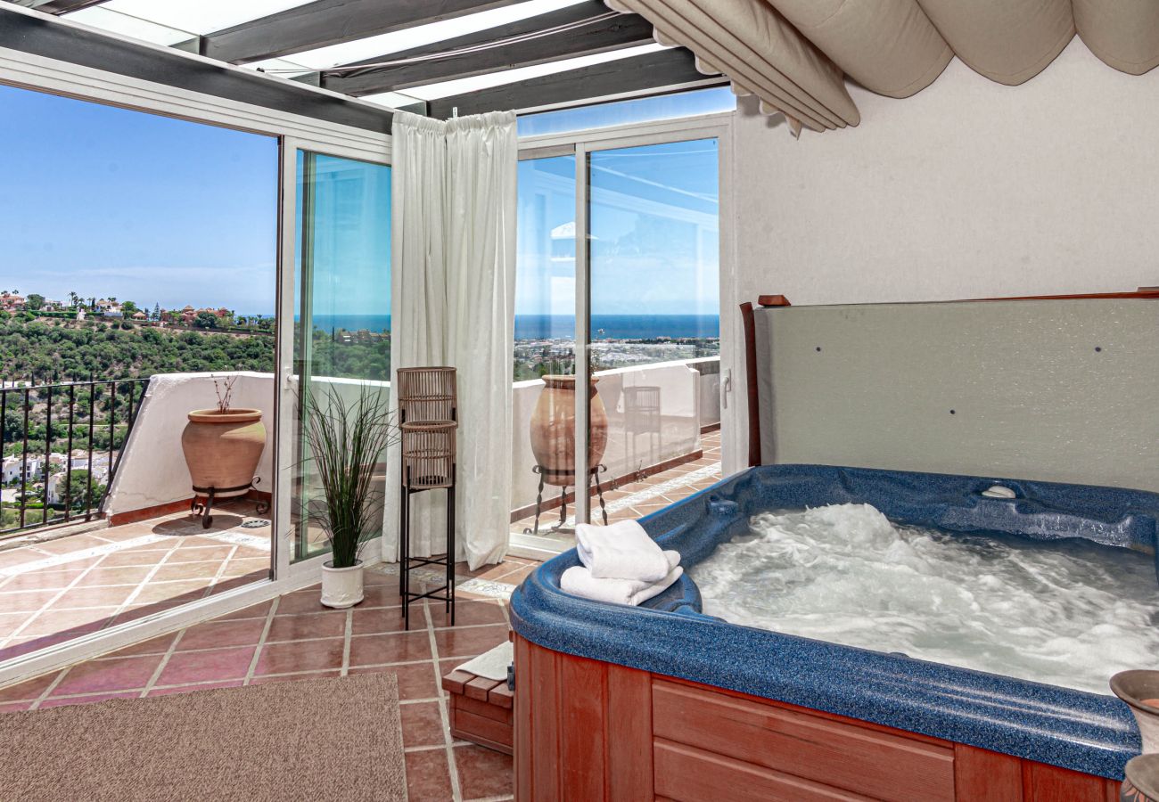 Casa adosada en Nueva andalucia - LAG - Spacious 3BR townhouse with private jacuzzi