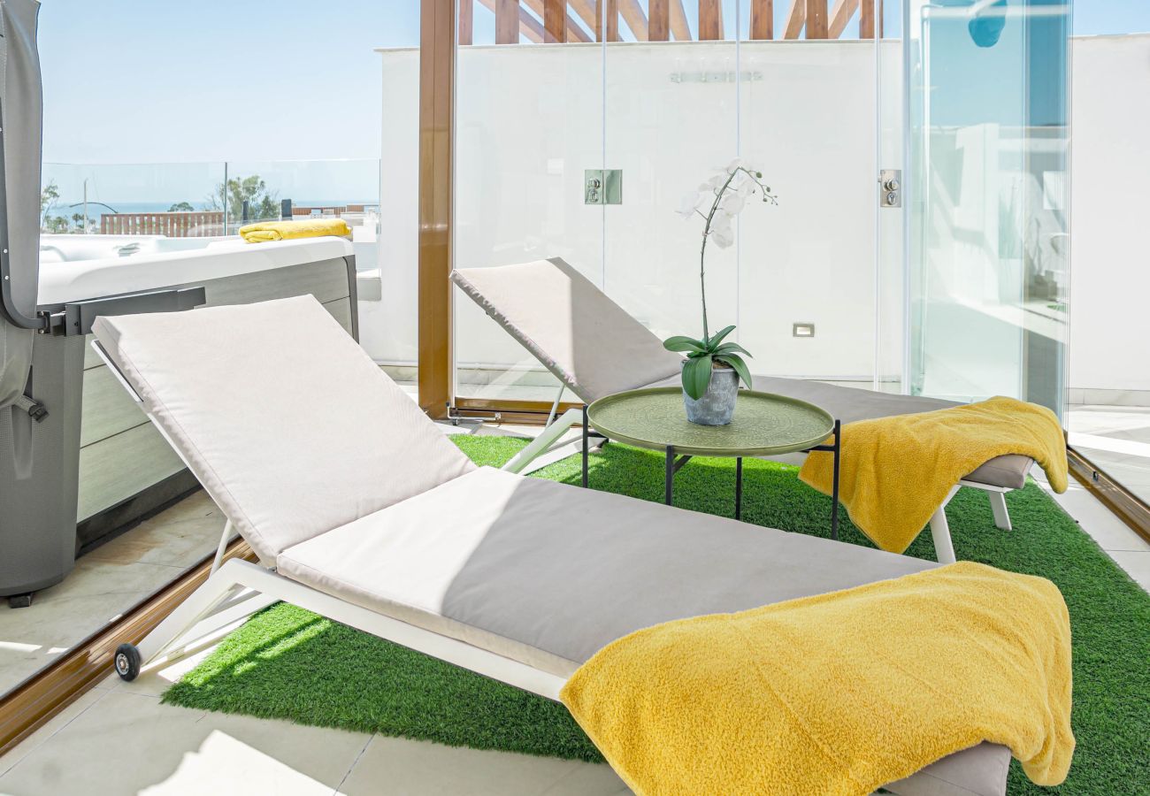 Apartamento en Estepona - LMS48- Roof terrace, jacuzzi & sauna