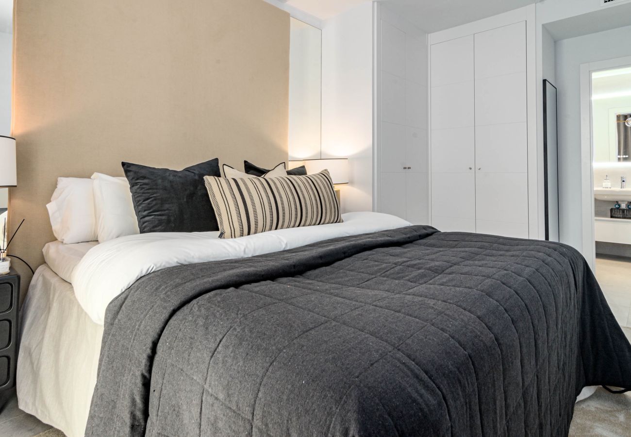 Apartamento en Estepona - LMEA2.0A - Luxury Apt - Pool View & Walk to All
