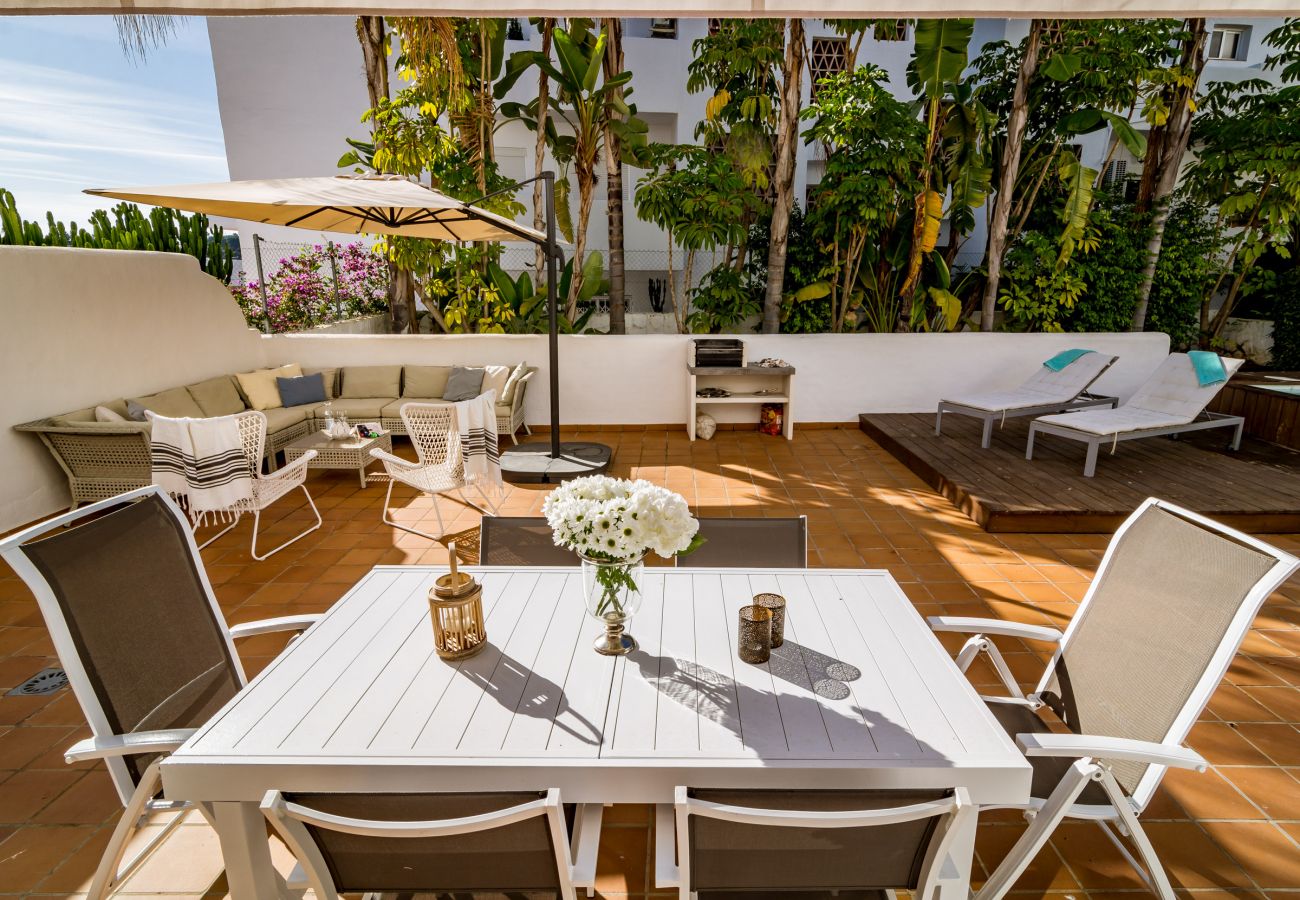 Terrasse de 2 chambres appartement de vacances avec piscine et terrasse à Estepona -GH