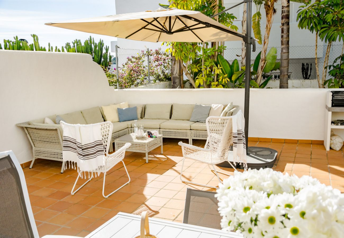 Terrasse vues pour appartement de vacances de 2 chambres avec piscine et terrasse à Estepona