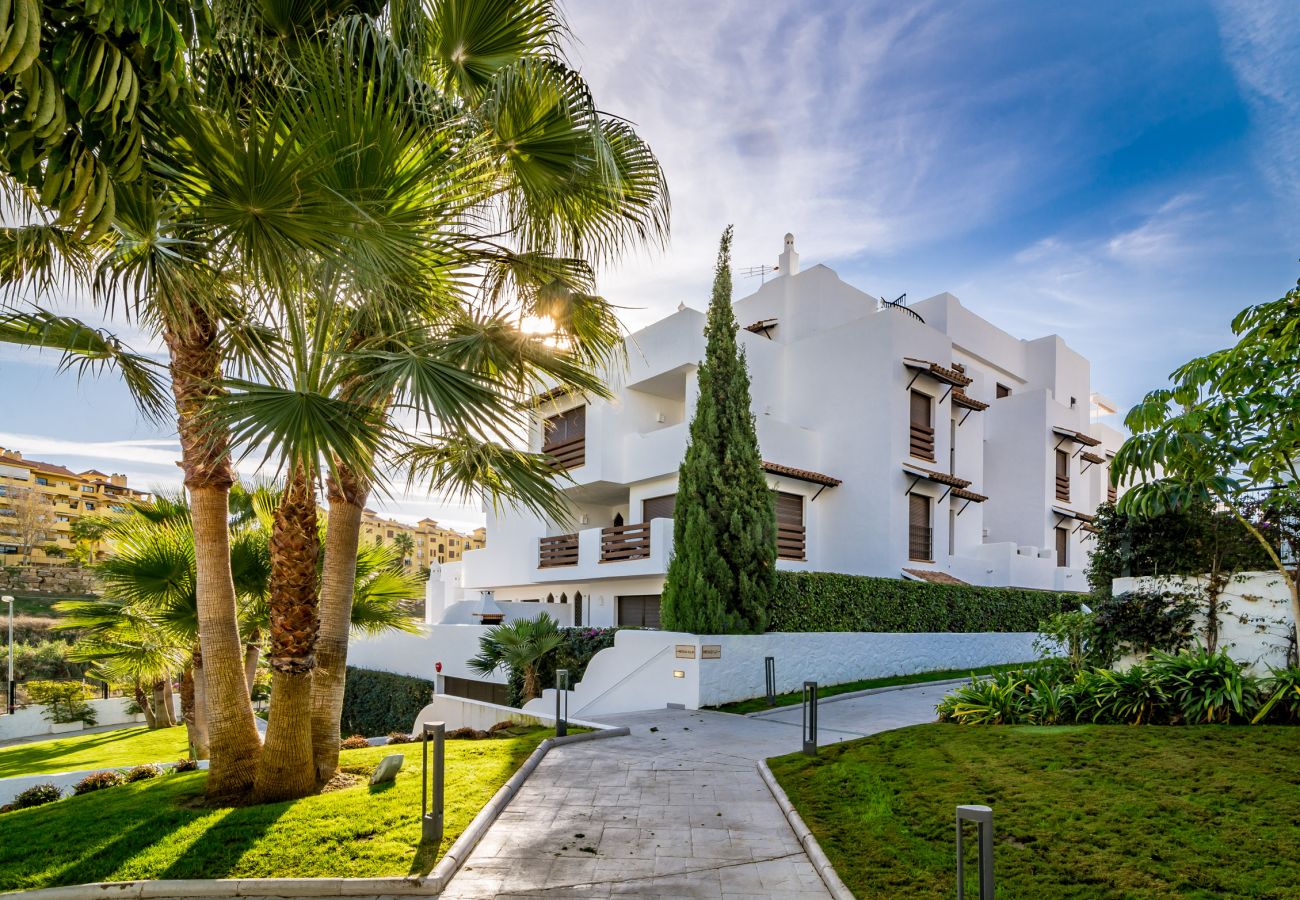 Jardin de 2 chambres appartement de vacances avec piscine et terrasse à Estepona