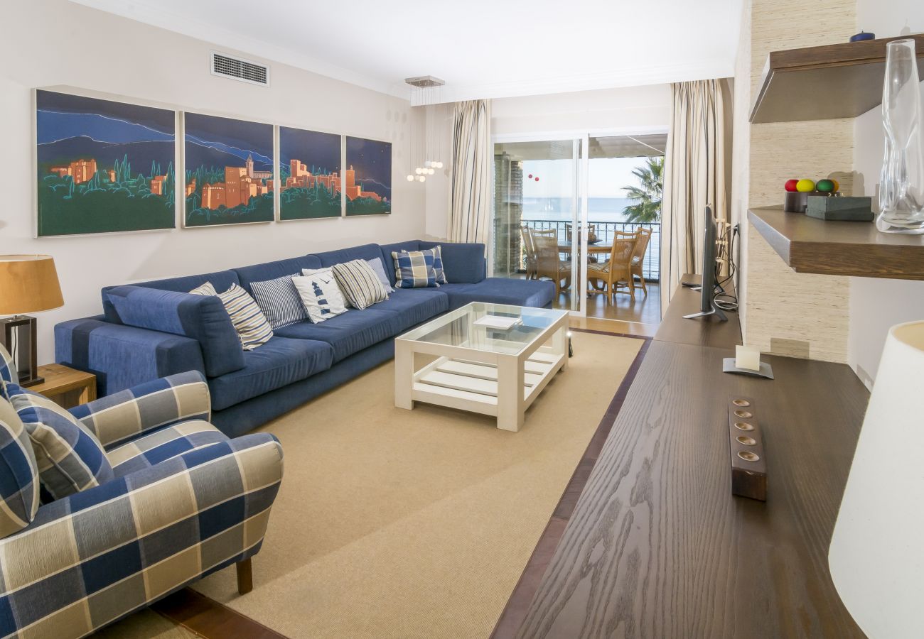 Appartement à Estepona - HB Comfortable Beachfront Holiday Apartment