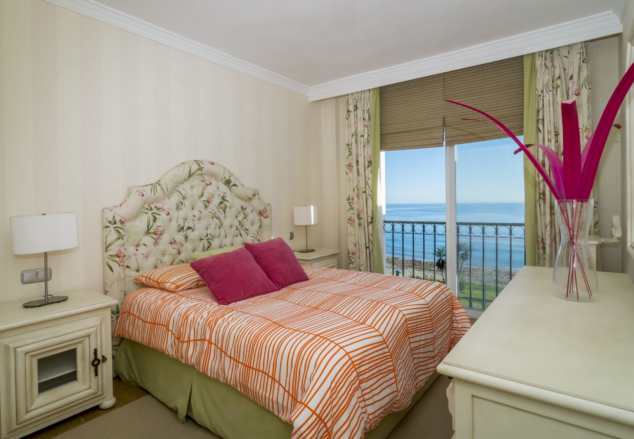 Appartement à Estepona - HB Comfortable Beachfront Holiday Apartment