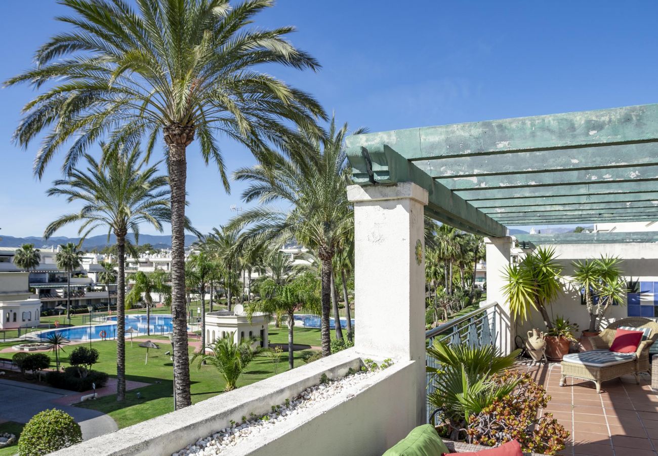 Appartement à Nueva andalucia - LCR4- Large 3 bed apt close to beach, port