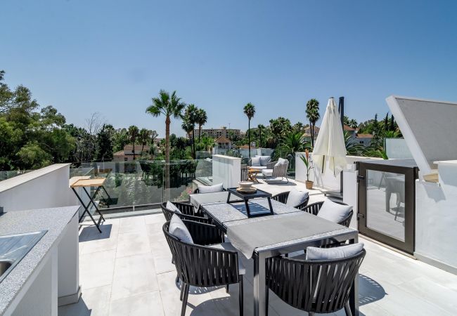 Maison mitoyenne à Nueva andalucia - GG- Modern townhouse, families & couples only