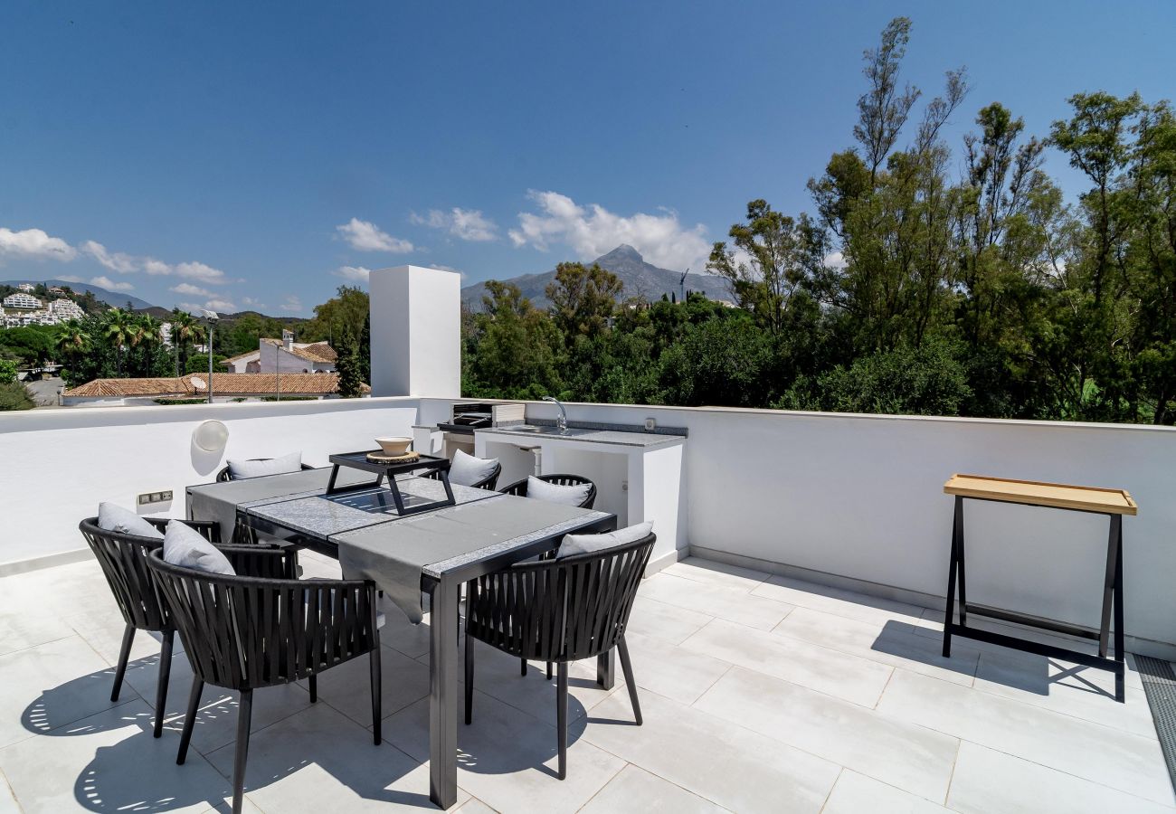 Maison mitoyenne à Nueva andalucia - GG- Modern townhouse, families & couples only