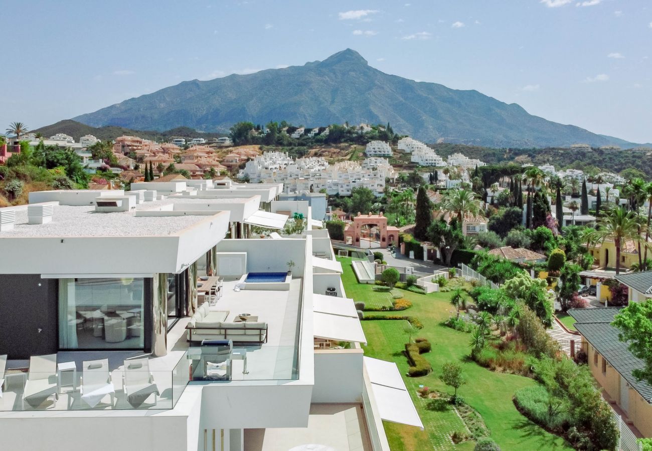 Appartement à Nueva andalucia - AZM- Spacious penthouse, plunge pool, sea view