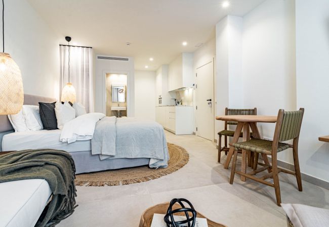 Appartement à Estepona - A1- Seaclub suites by Roomservices