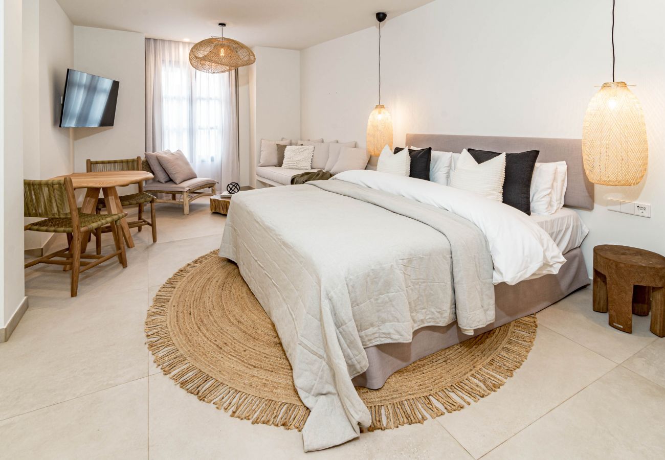 Appartement à Estepona - A1- Seaclub suites by Roomservices