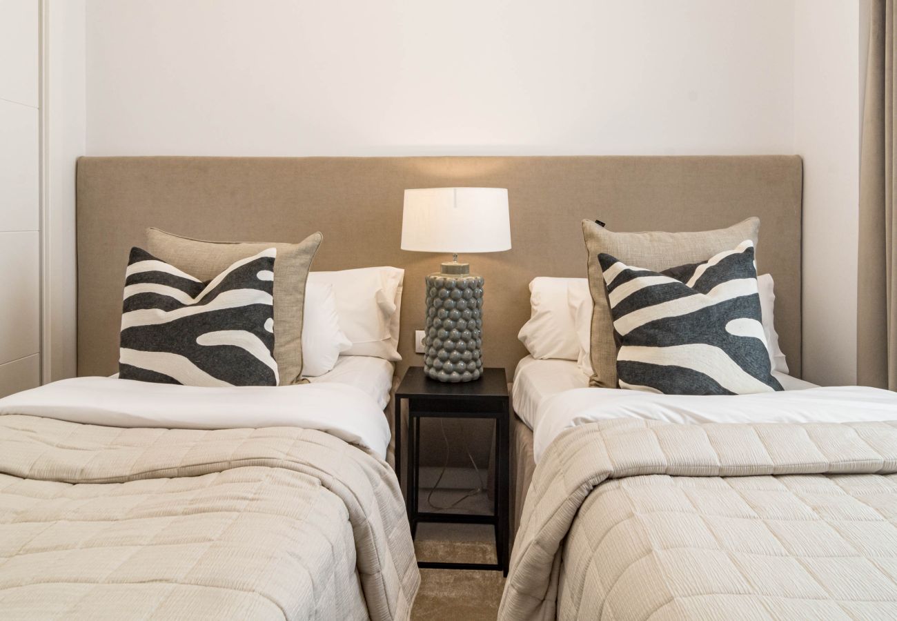 Appartement à Estepona - LMEA2.0A - Luxury Apt - Pool View & Walk to All