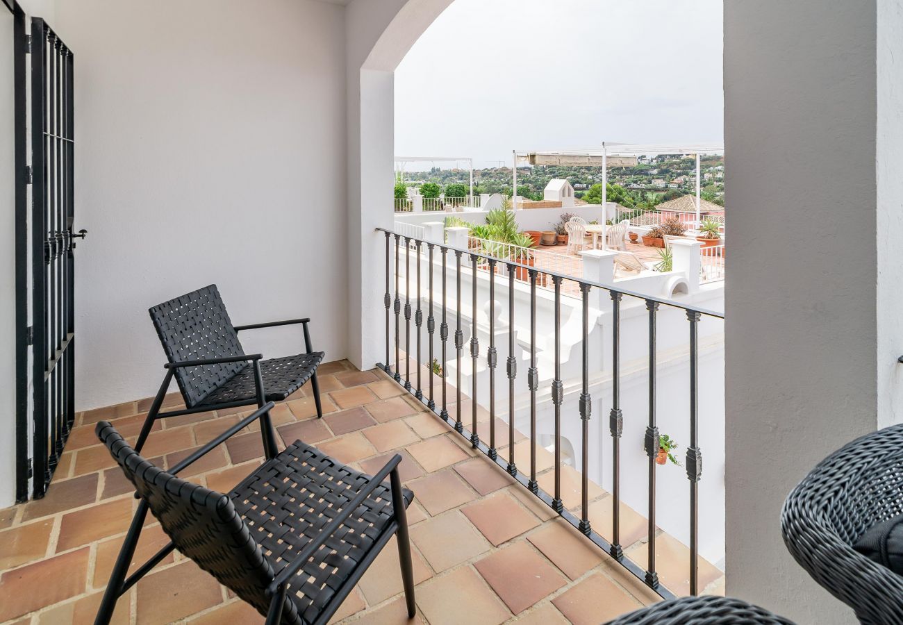 Apartment in Nueva andalucia - AP128- Long stay, October to May, Aloha Pueblo