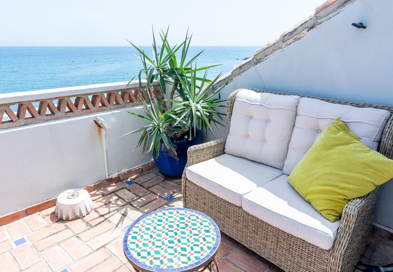 Apartment in Casares - LAP- 3 bed apartment on the beach. Families only