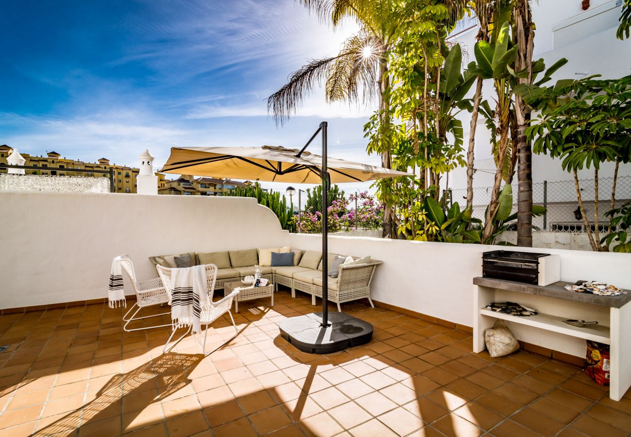 Terrace of 2 Bedroom Holiday Apartment with Pool and terrace in Estepona