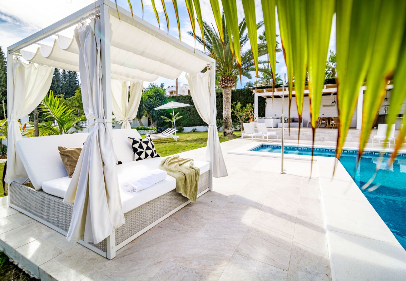 Villa in Nueva andalucia - VM - Modern 4 Bedroom Villa with Heated Pool