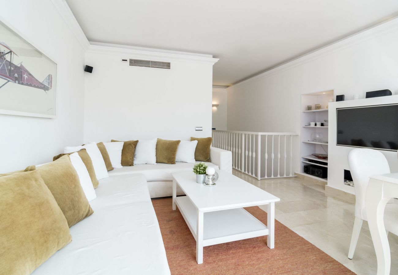 Apartment in Nueva andalucia - AP169- Comfortable 2 bed apartment in Aloha Pueblo