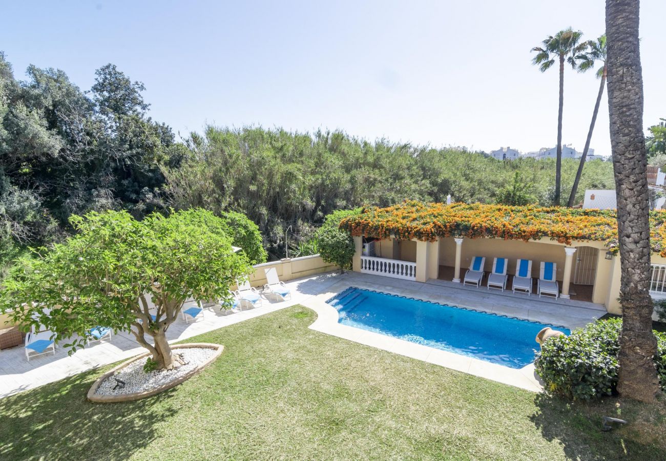 Villa in Nueva andalucia - Large family villa with walking distance to Puerto Banus