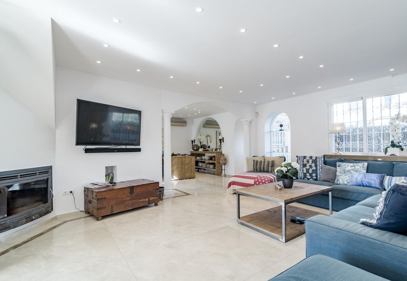 Villa in Nueva andalucia - Large family villa with walking distance to Puerto Banus