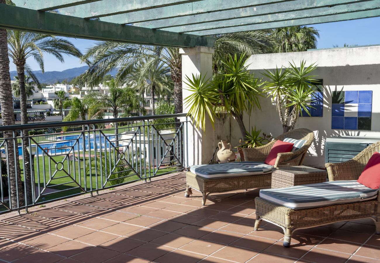 Apartment in Nueva andalucia - LCR4- Large 3 bed apt close to beach, port